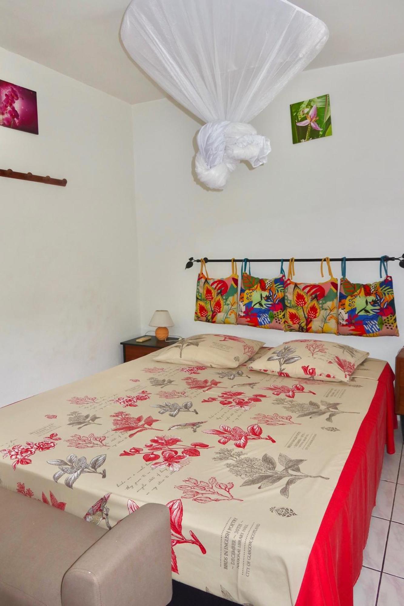 Logement entier au soleil couchant Deshaies Extérieur photo